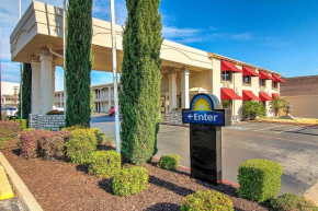  Days Inn by Wyndham Market Center Dallas Love Field  Даллас